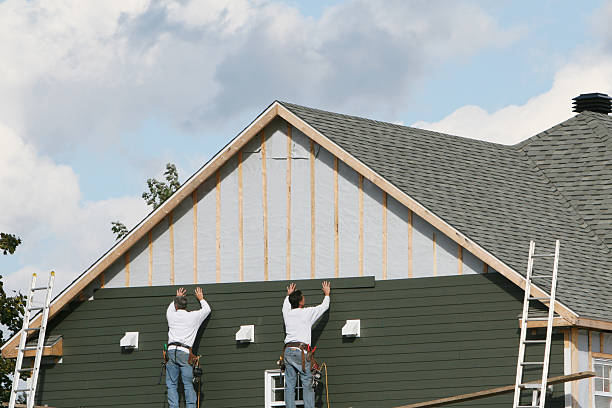 Professional Siding Contractor technician working in Albertson, NY